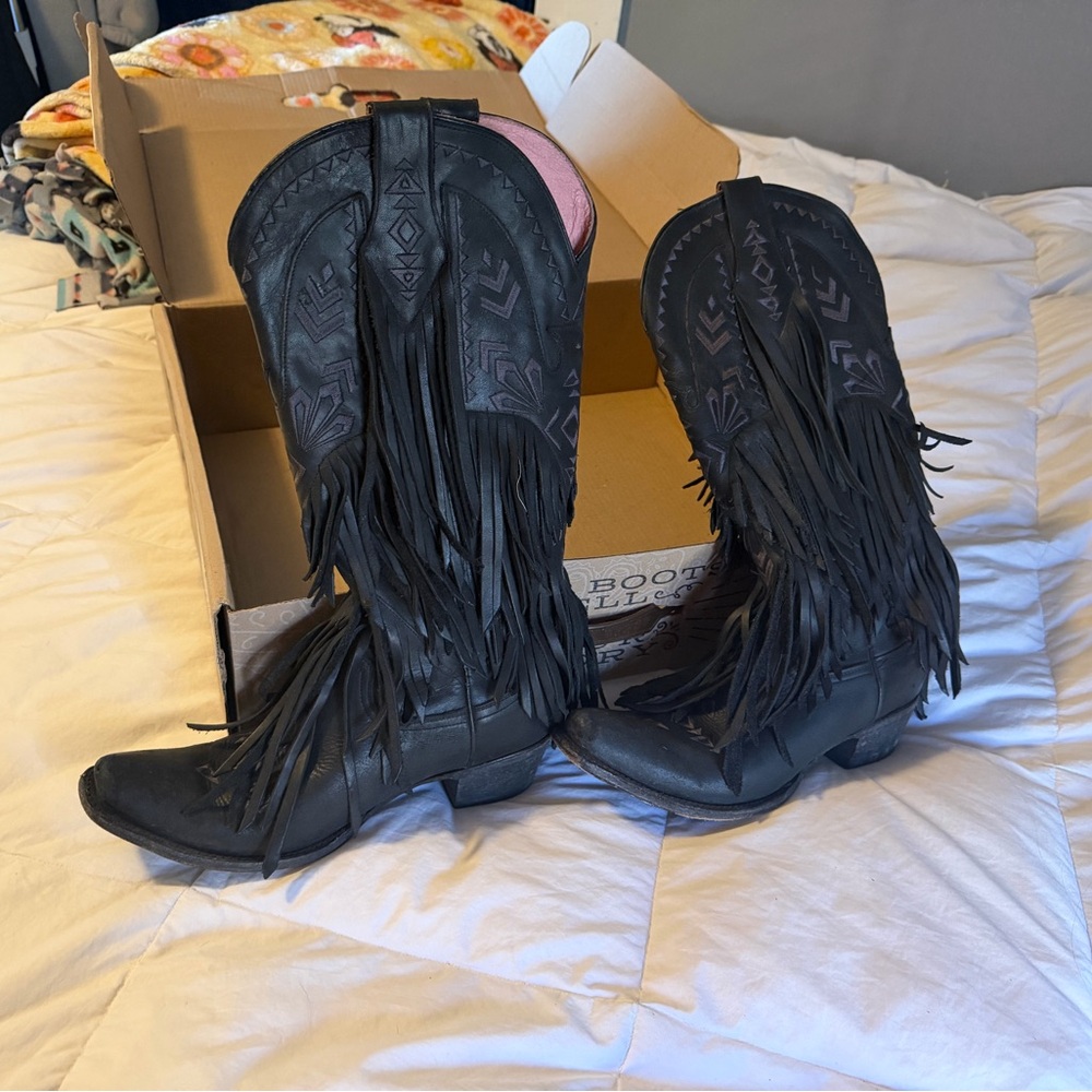 Elegant Black Fringe Heeled Boots - Picture 5 of 6